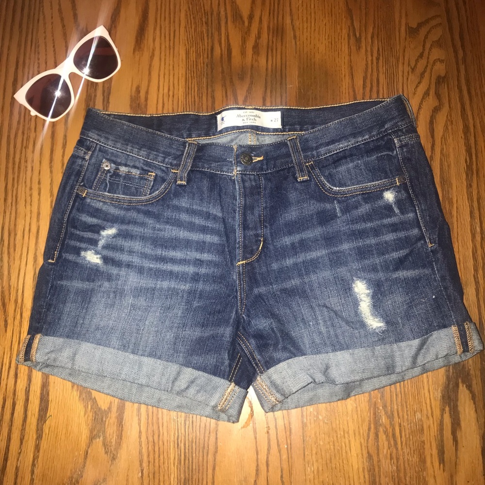 Abercrombie & Fitch mid / high-waisted shorts